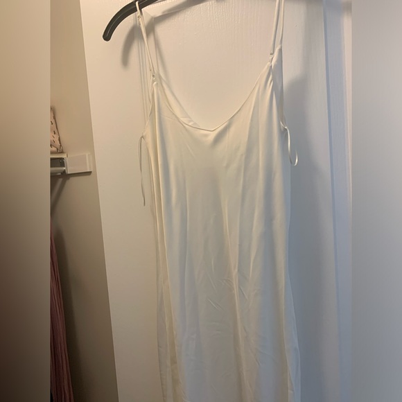 Silk satin Zara dress - Picture 2 of 2